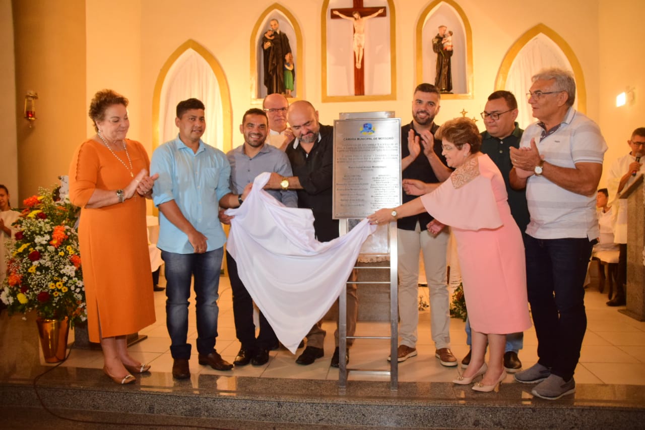 Câmara homenageia Capela São Vicente e Antônio Francisco