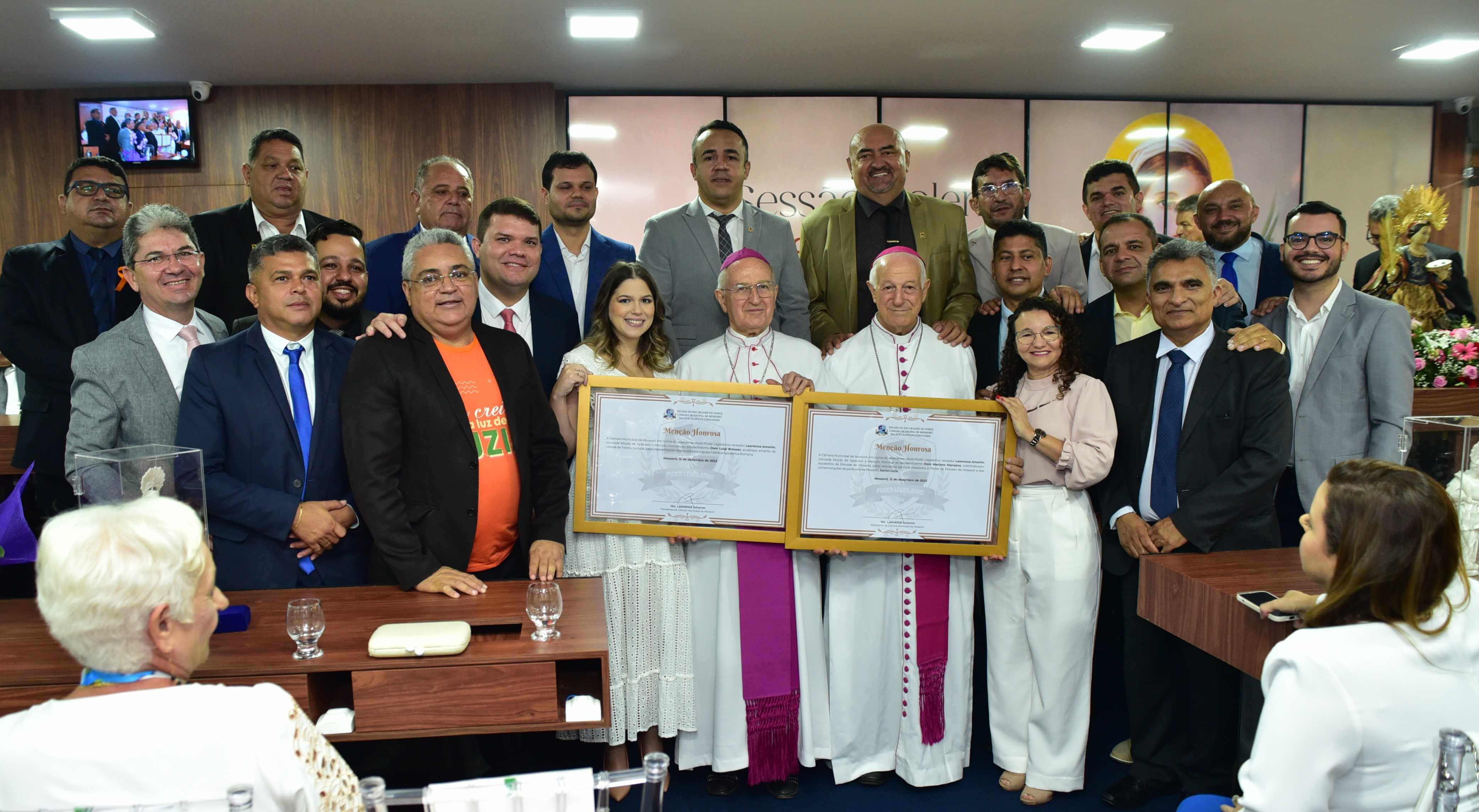 Gratidão de dom Mariano marca sessão de Santa Luzia