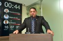 Vereador Omar Nogueira pede solução para falta de professores